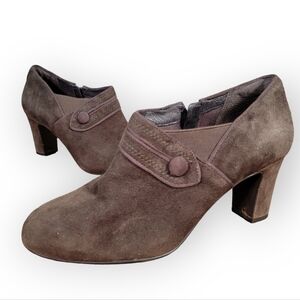 Clarks Artisan Brown Suede Heel Booties Size 7